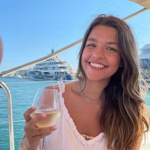 Meet your Posher, Nicole